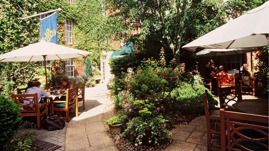 have og terasse p Mercure White House Hotel, Salisbury
